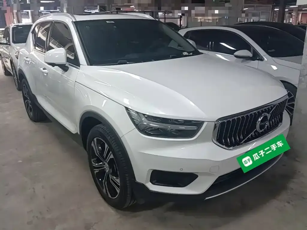 Volvo XC40 — фото 9