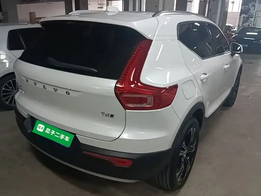 Volvo XC40 — фото 7