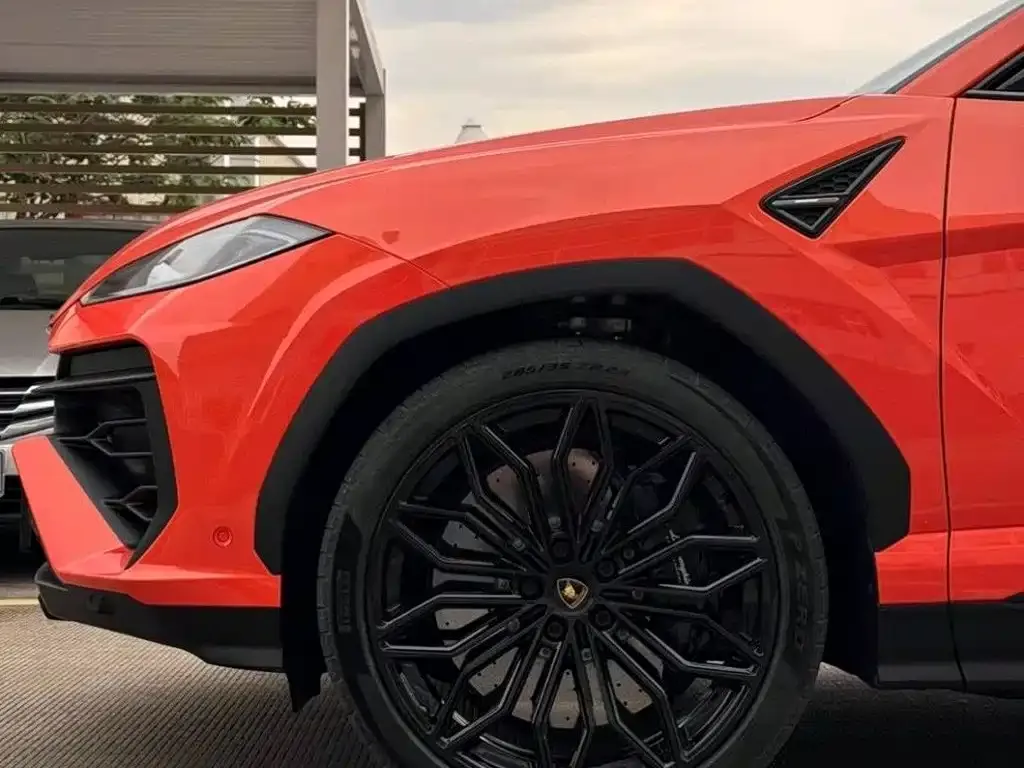 Lamborghini Urus SE — фото 8