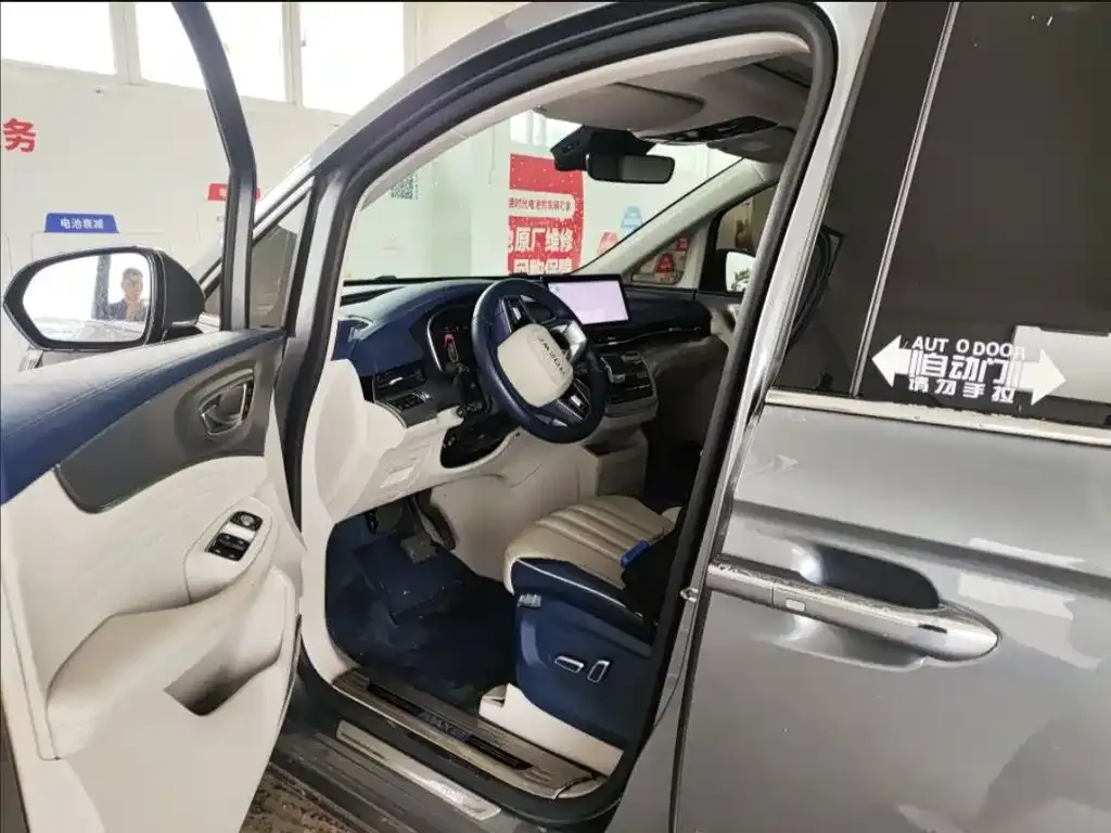 Roewe iMAX8 — фото 4