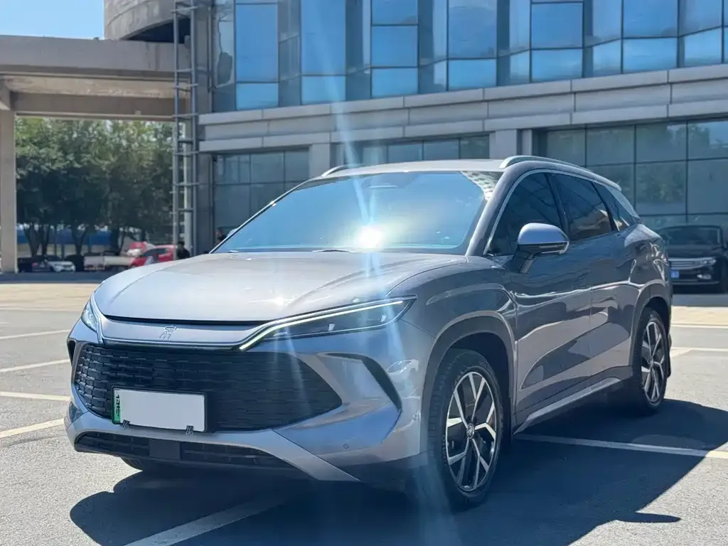 BYD L DM-i — фото 1