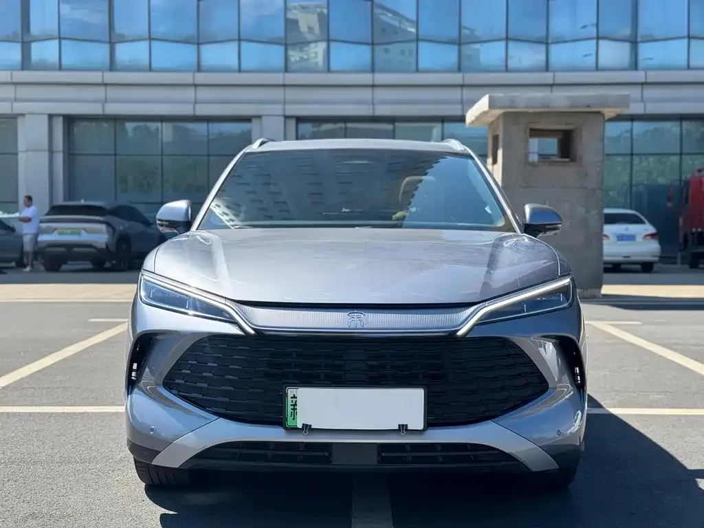 BYD L DM-i — фото 8