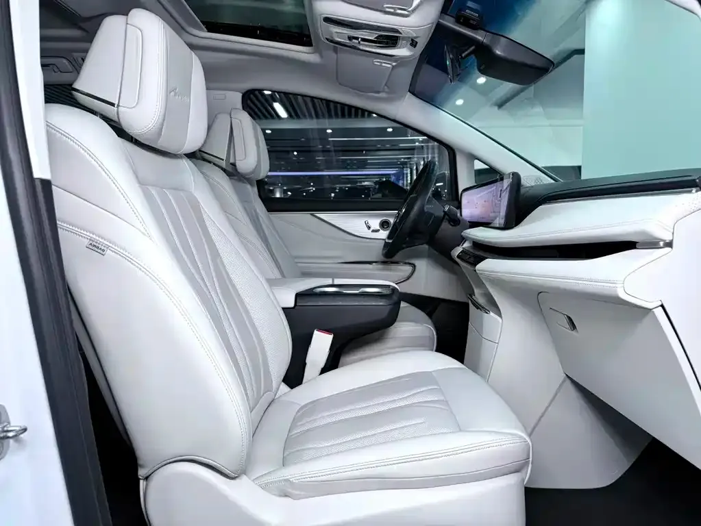 Buick GL8 Hybrid — фото 7