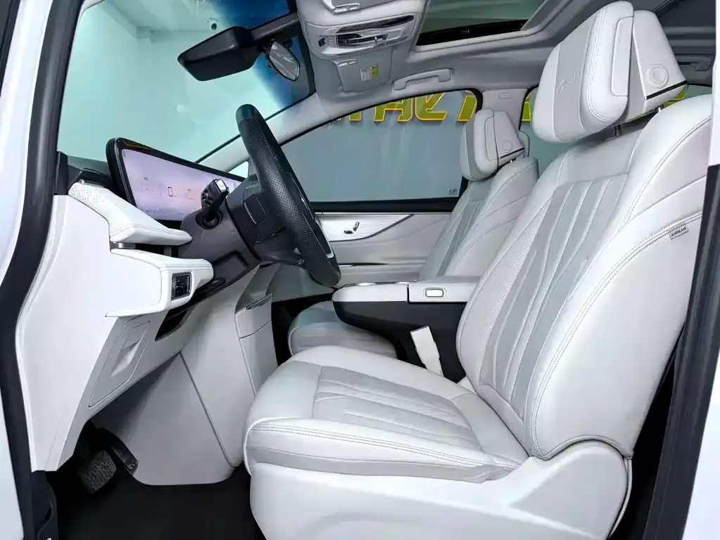 Buick GL8 Hybrid — фото 10