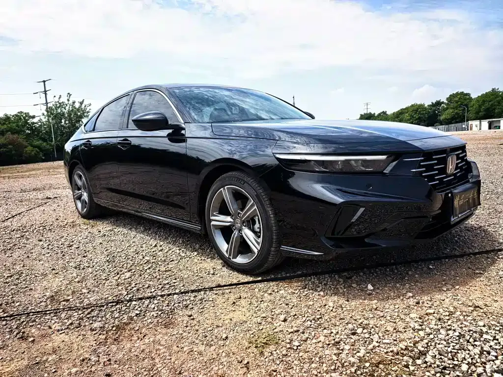 Honda Accord — фото 1