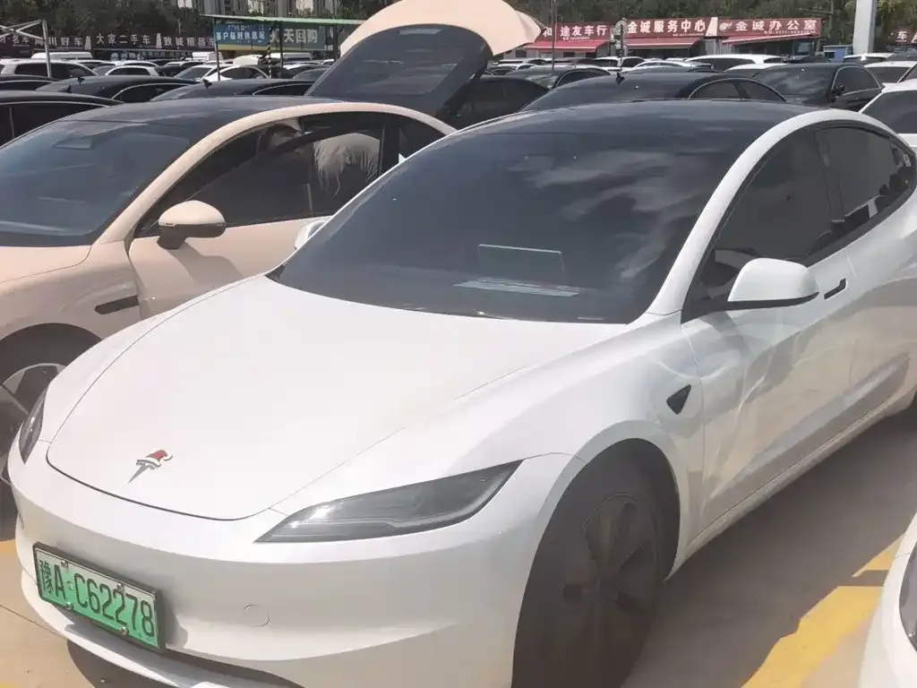 Tesla Model 3 — фото 1