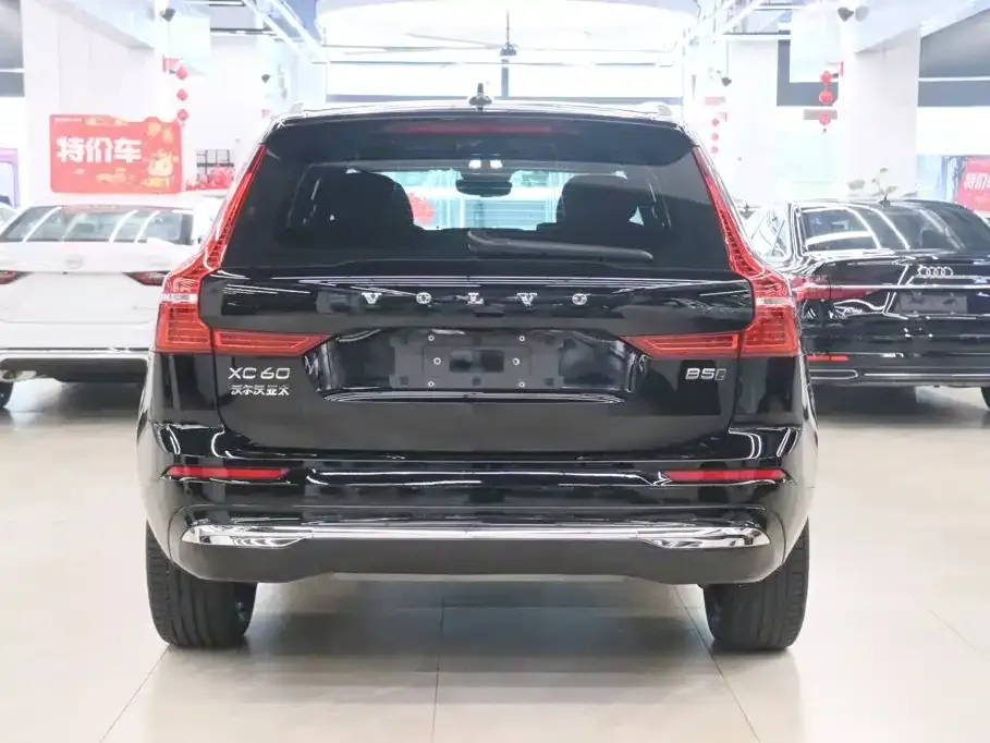 Volvo XC60 — фото 8