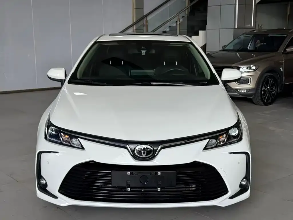 Toyota Corolla — фото 7