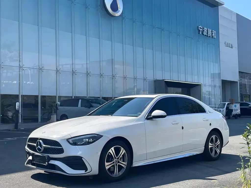 Mercedes-Benz C-Class — фото 1