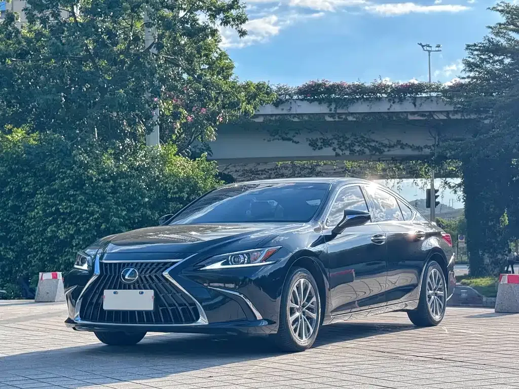 Lexus ES — фото 1