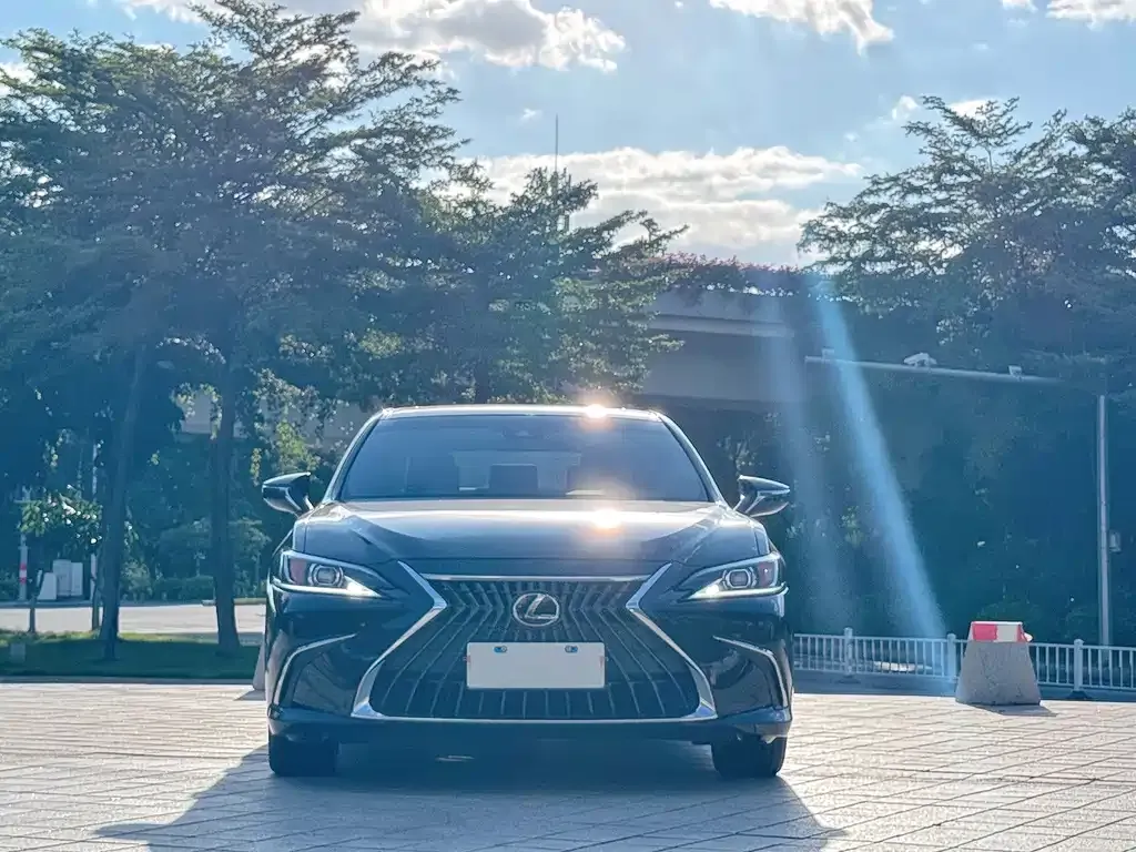 Lexus ES — фото 10