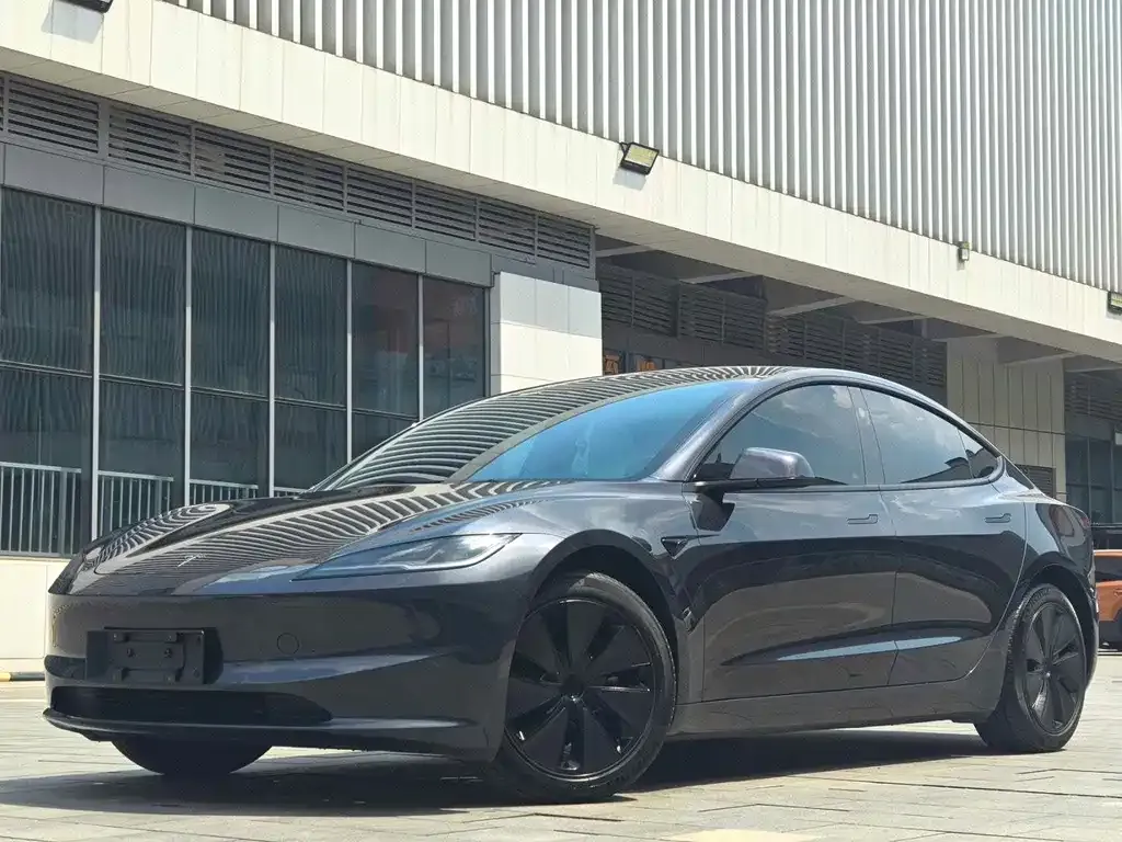 Tesla Model 3 — фото 1