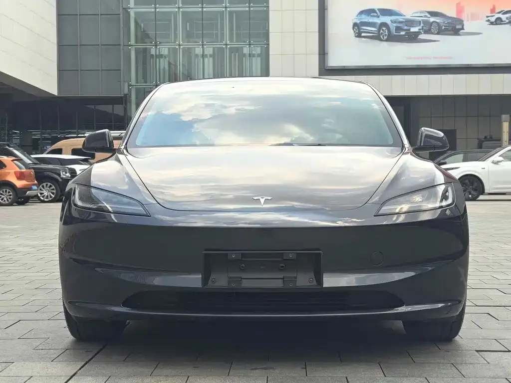 Tesla Model 3 — фото 4