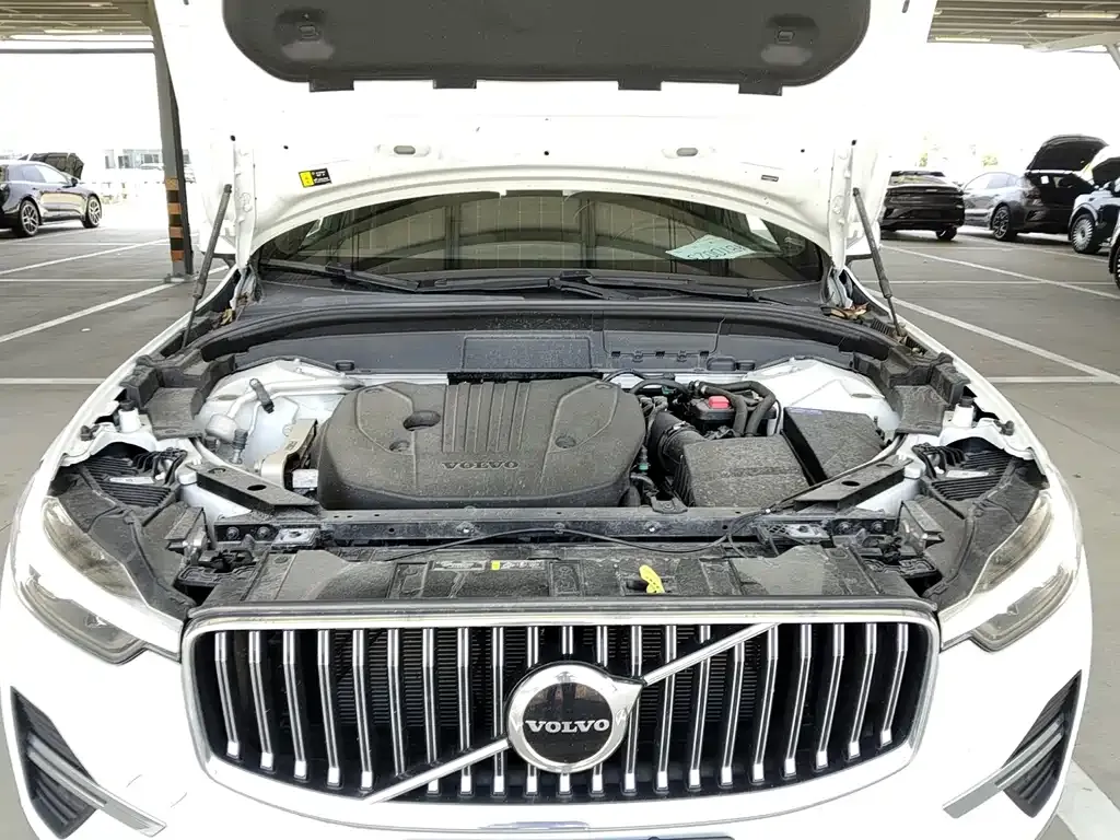Volvo XC60 — фото 10