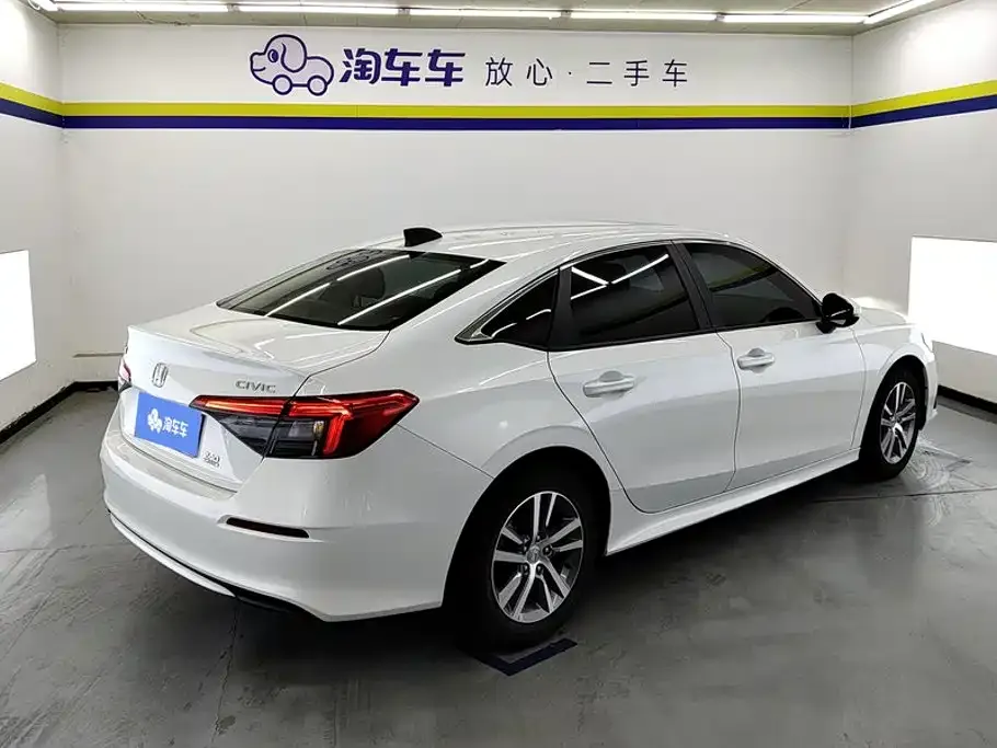 Honda Civic — фото 10