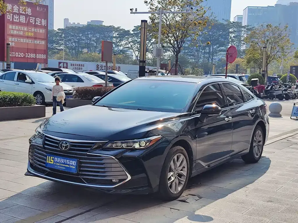 Toyota Avalon — фото 1