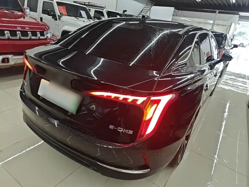 Hongqi E-QM5 — фото 2