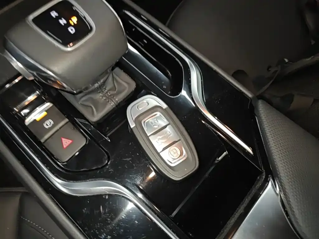 Hongqi E-QM5 — фото 7