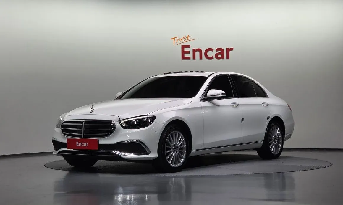Mercedes-Benz E-Class — фото 1