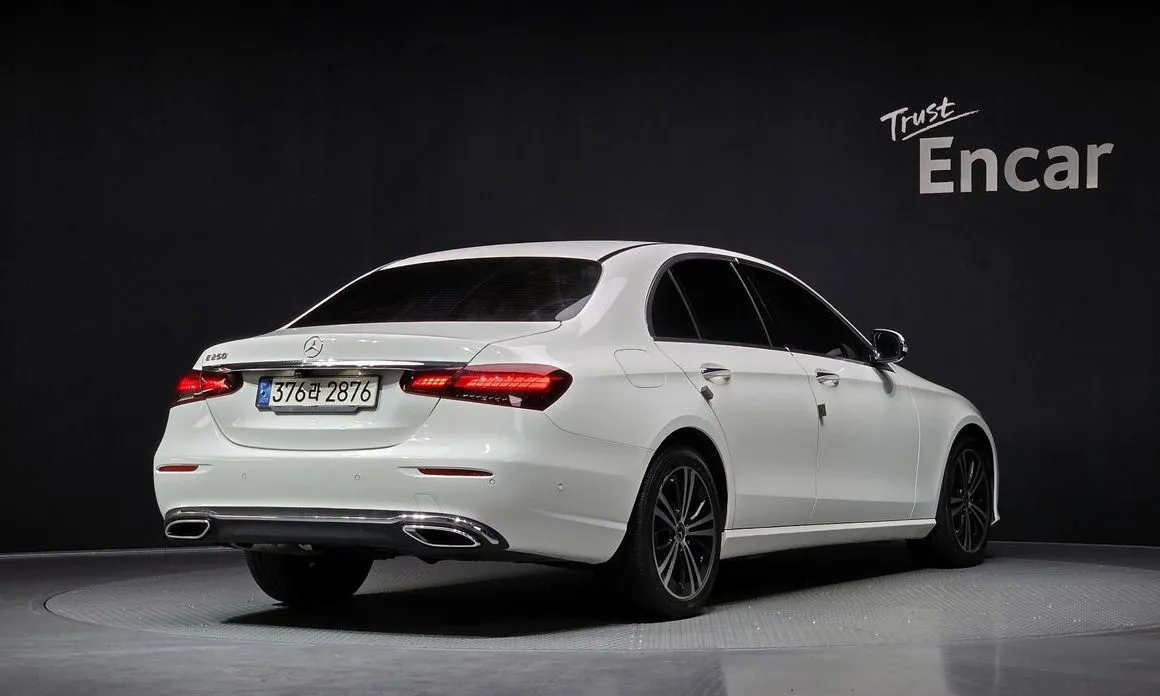Mercedes-Benz E-Class — фото 4