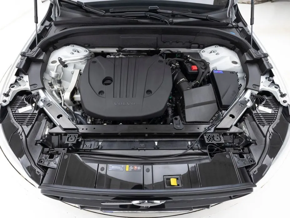 Volvo XC60 — фото 10