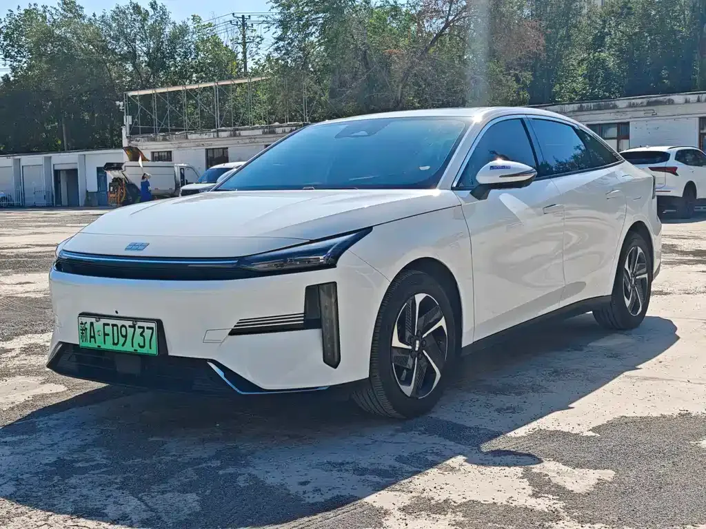 Geely Galaxy L6 — фото 1