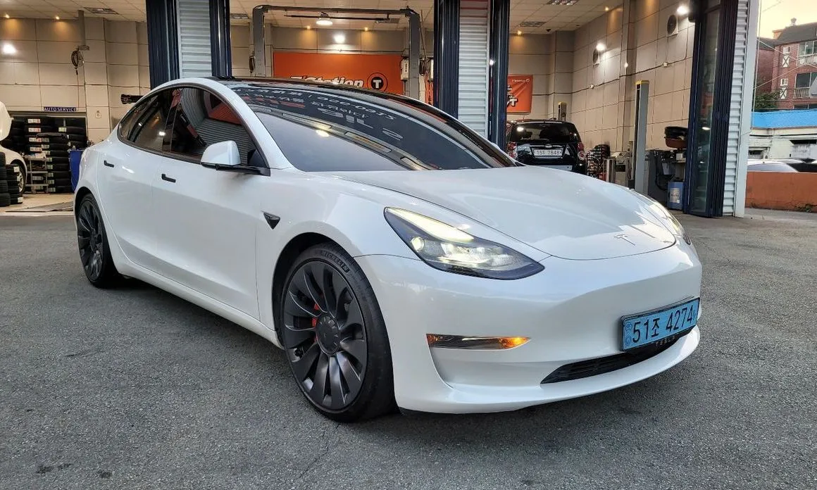 Tesla Model 3 — фото 9
