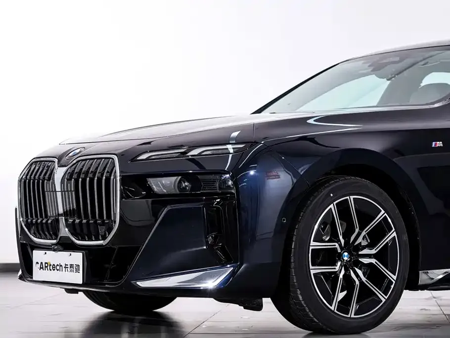 BMW 7 Series — фото 9