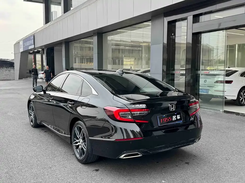 Honda Accord — фото 8