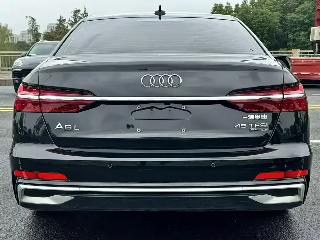 Audi A6L — фото 9