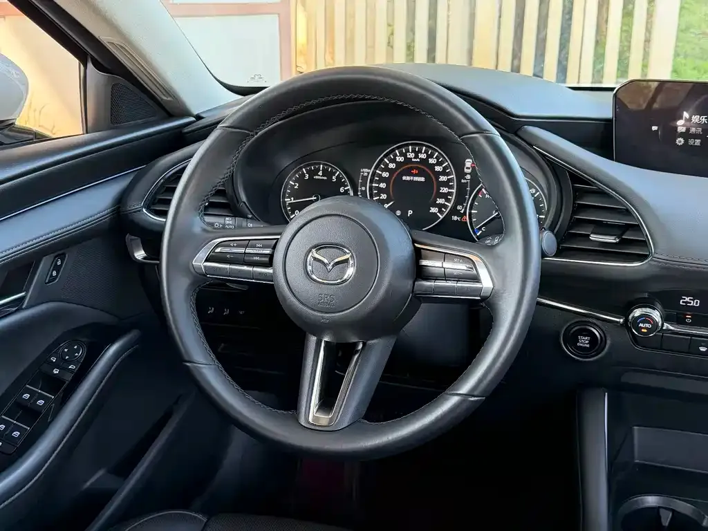 Mazda 3 Axela — фото 10