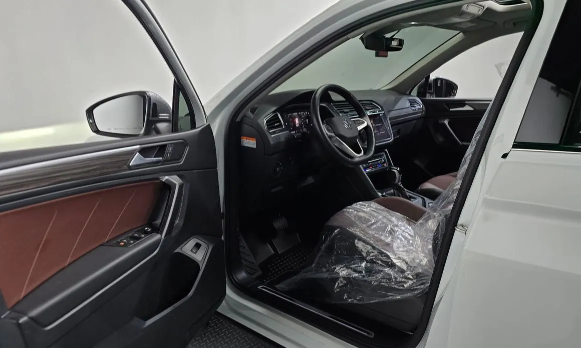 Volkswagen Tiguan — фото 8