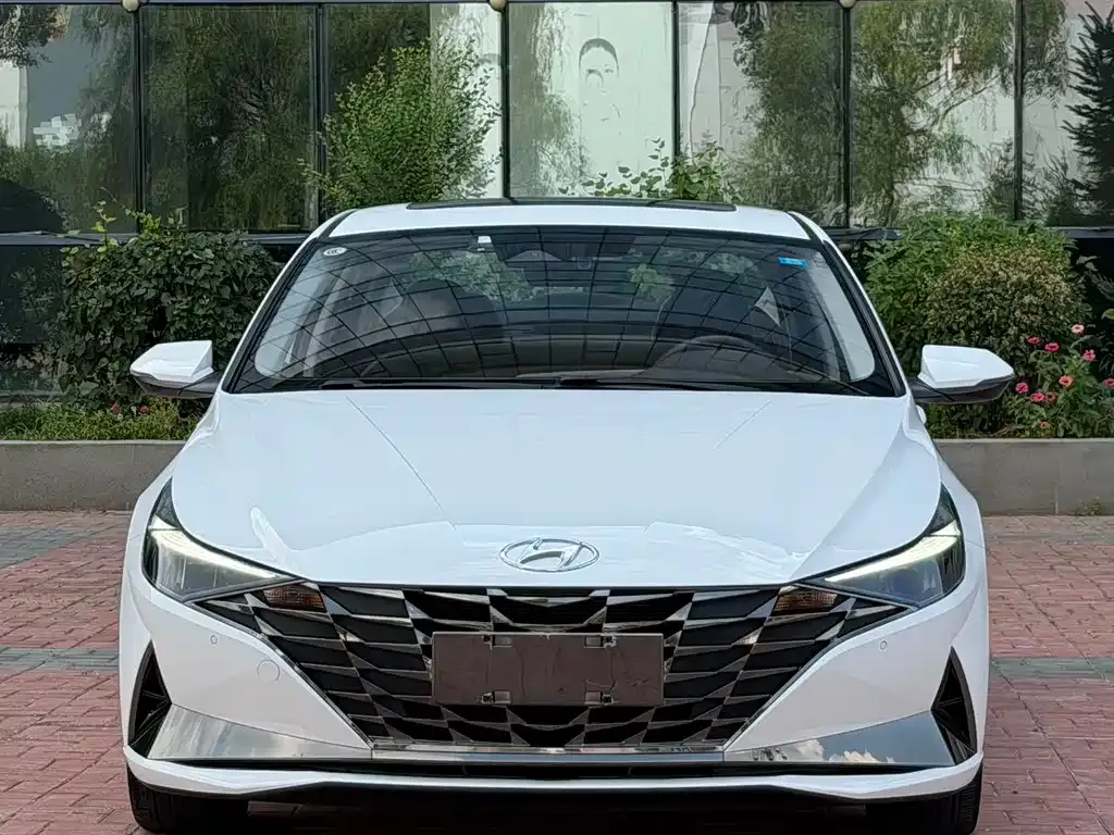 Hyundai Elantra — фото 8