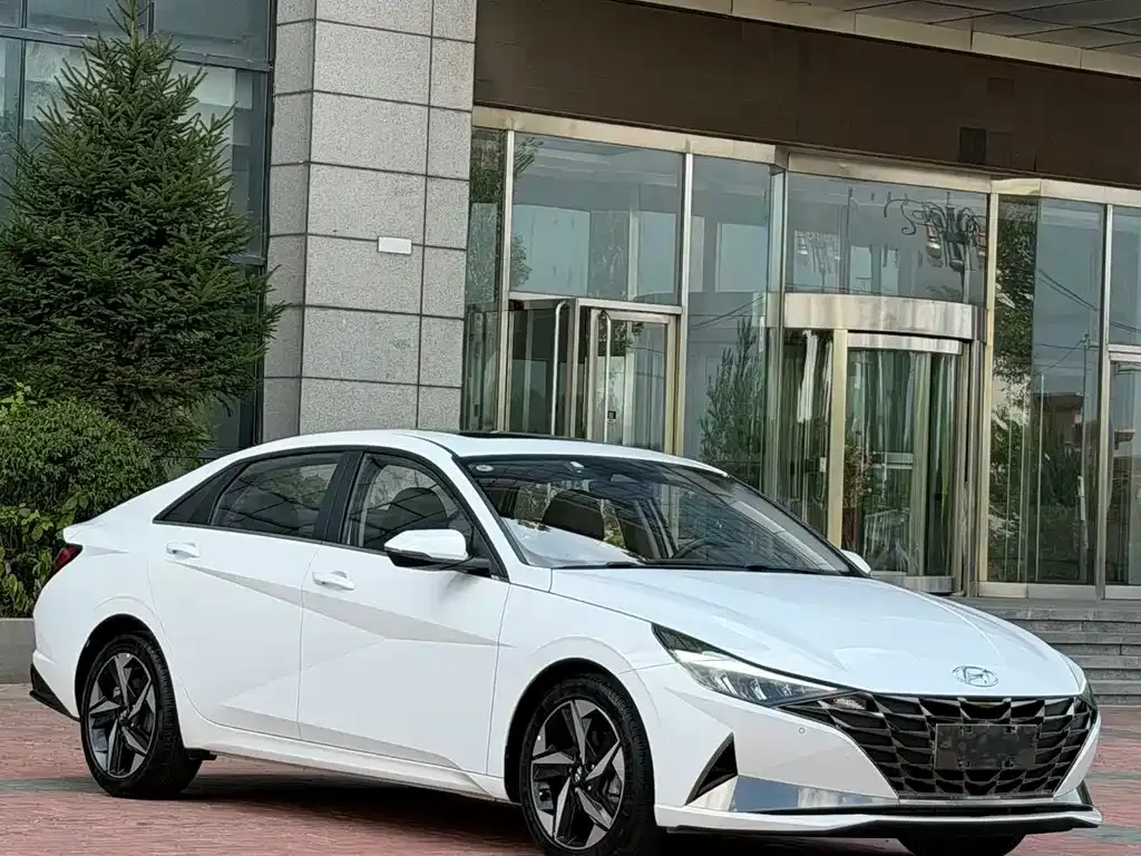 Hyundai Elantra — фото 4