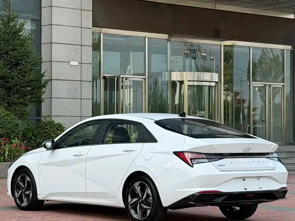 Hyundai Elantra — фото 6