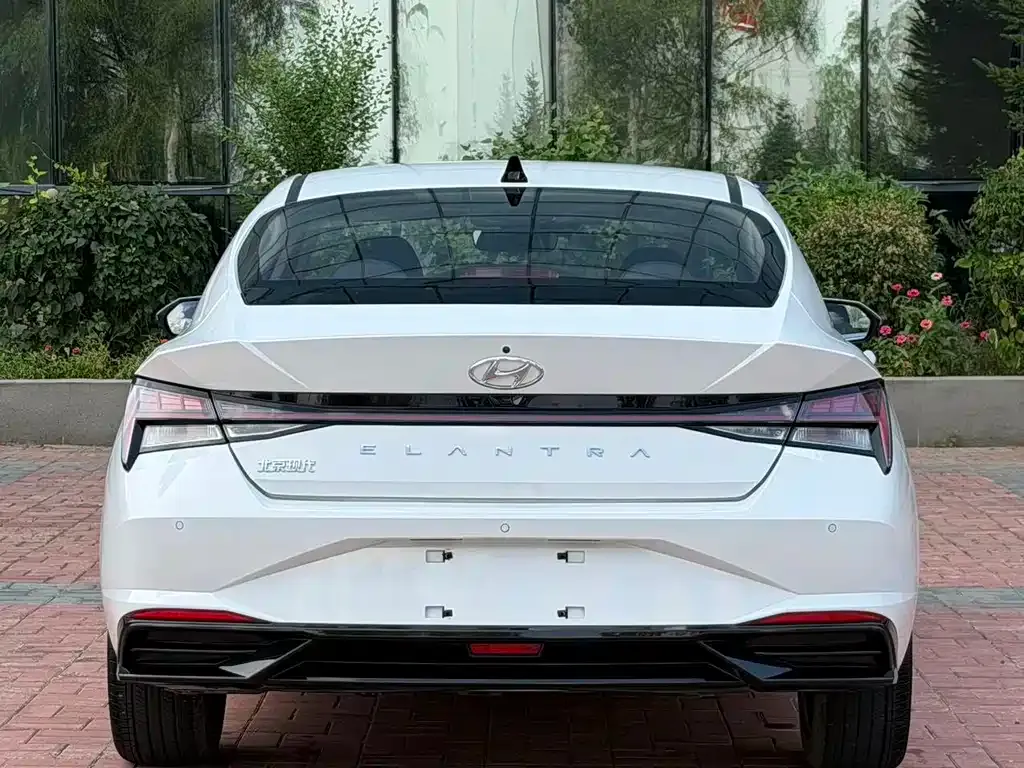 Hyundai Elantra — фото 5