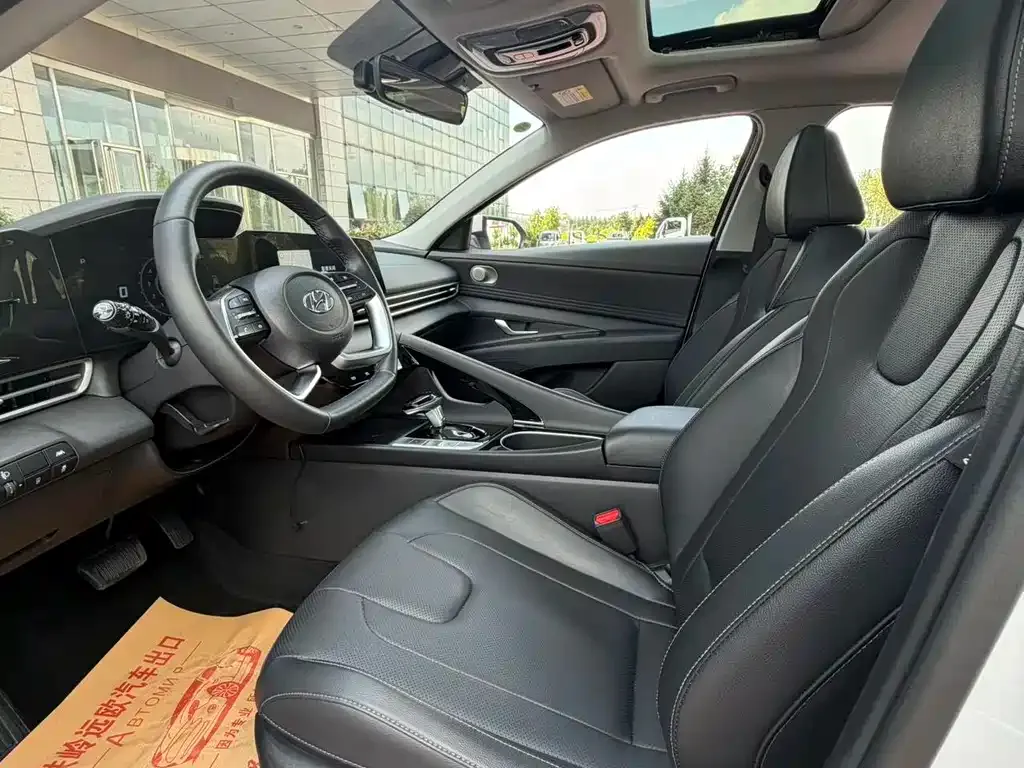 Hyundai Elantra — фото 3