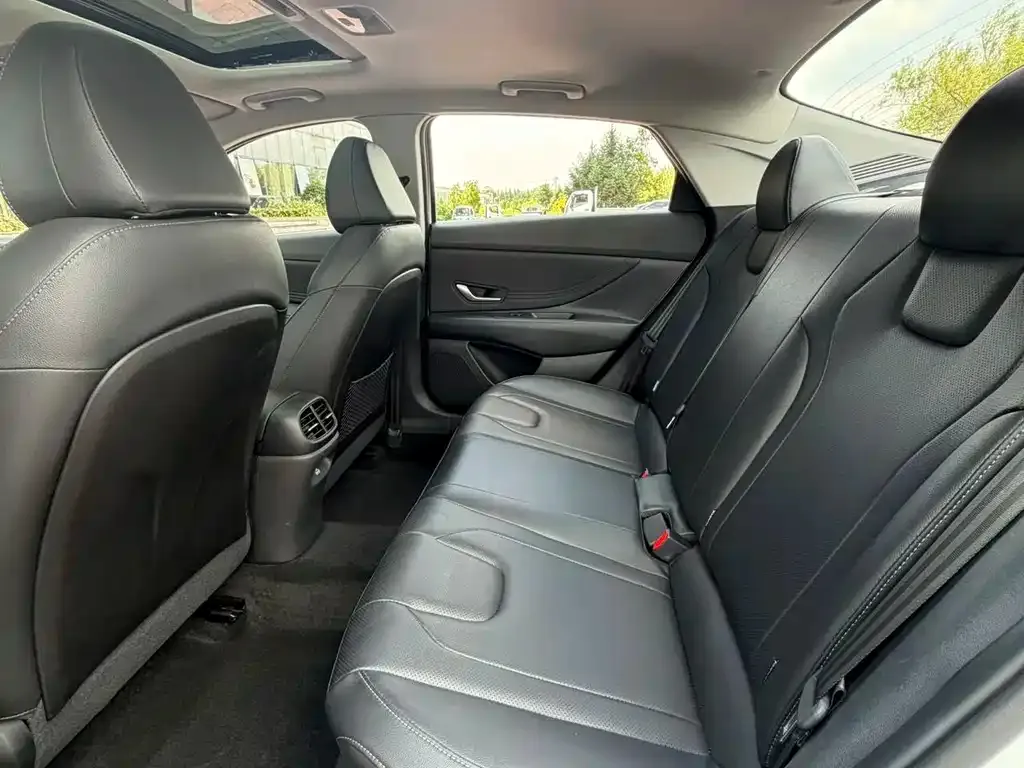 Hyundai Elantra — фото 9