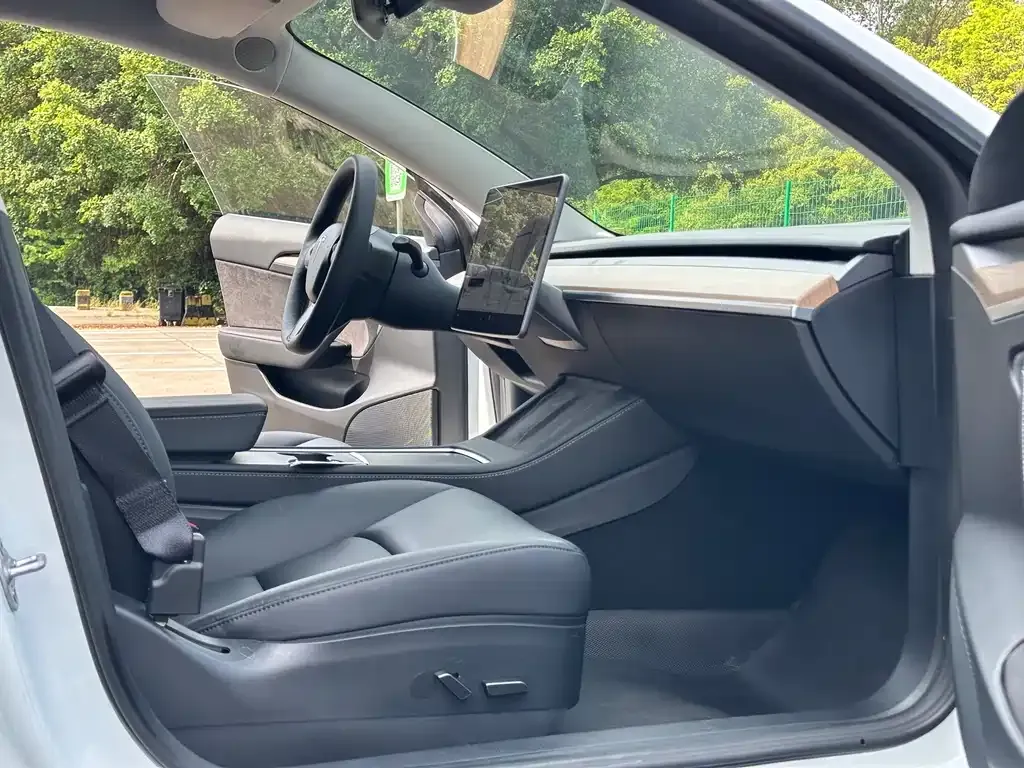 Tesla Model 3 — фото 5