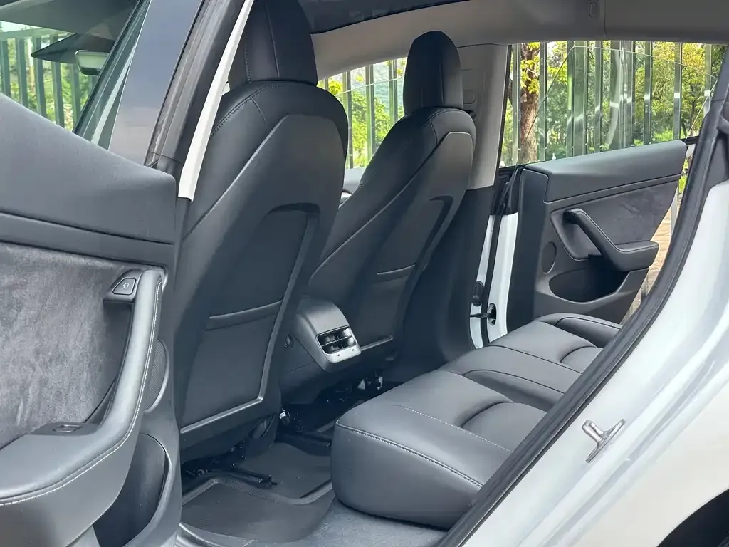 Tesla Model 3 — фото 2