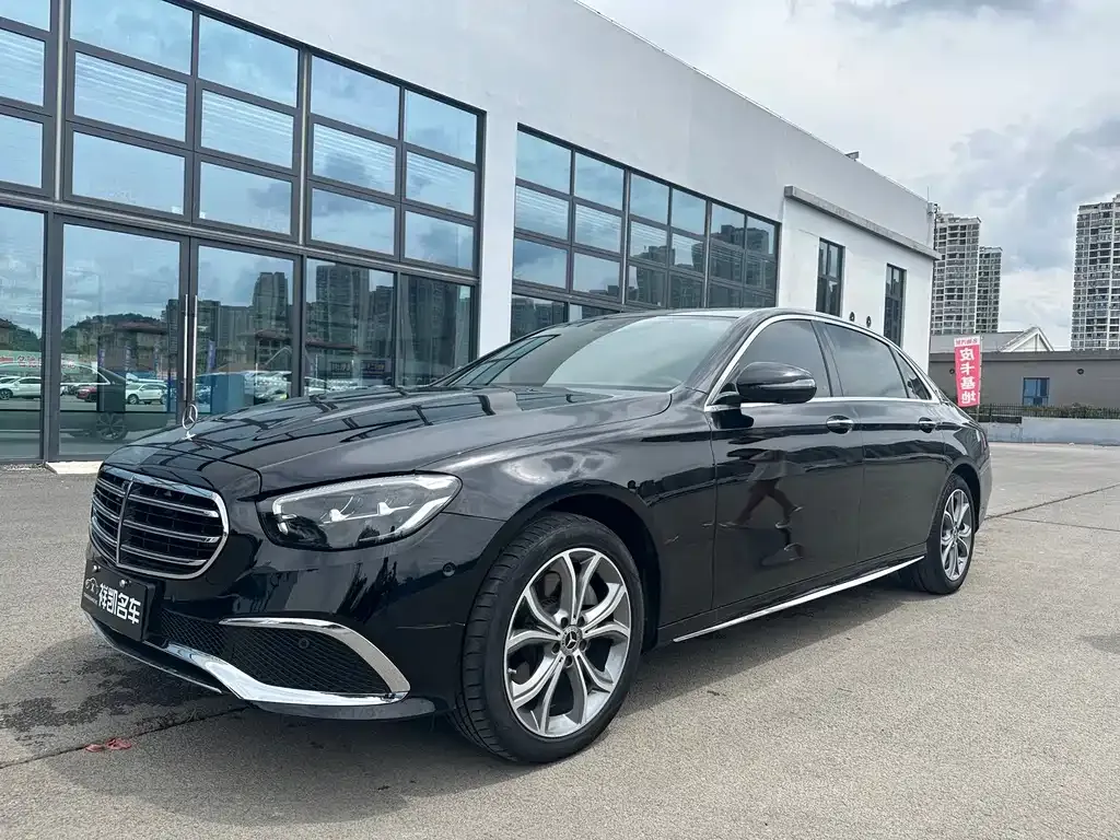 Mercedes-Benz E-Class — фото 1