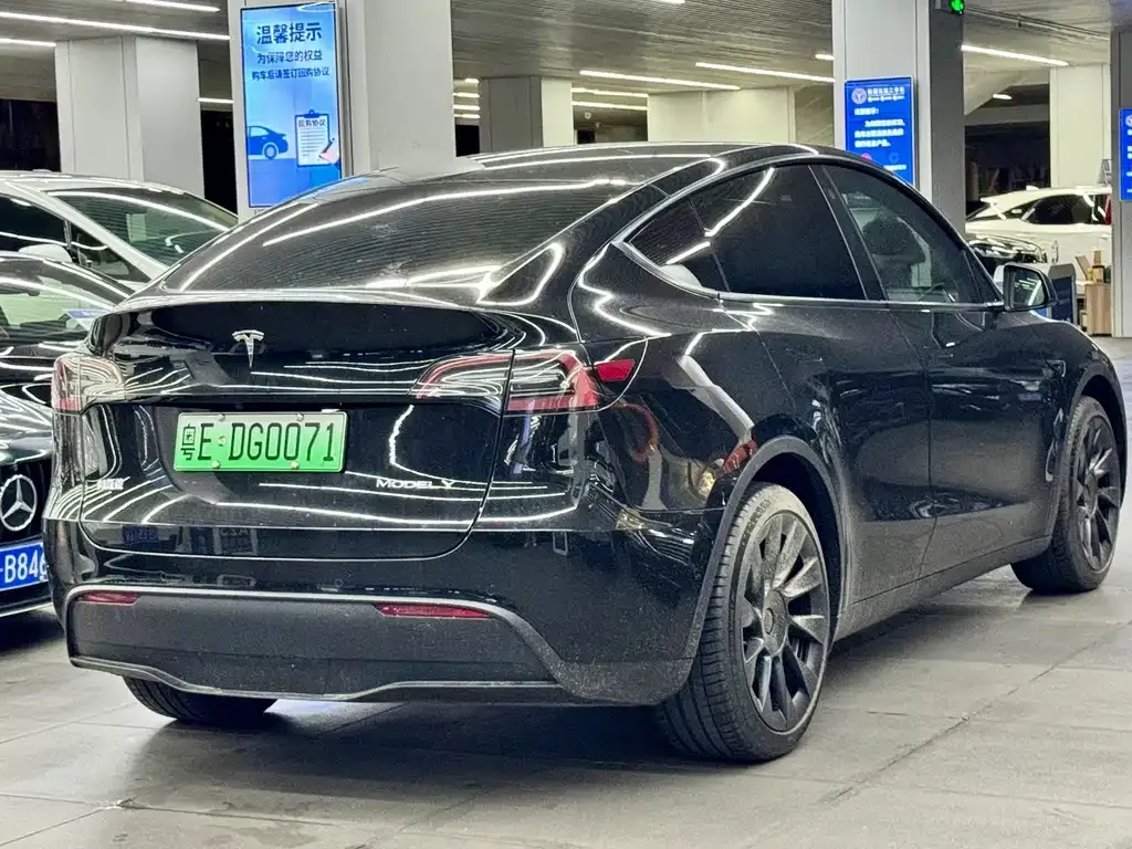 Tesla Model Y — фото 7