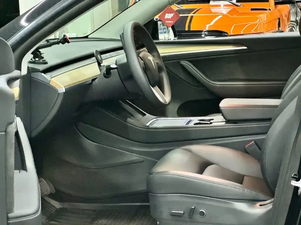 Tesla Model Y — фото 2