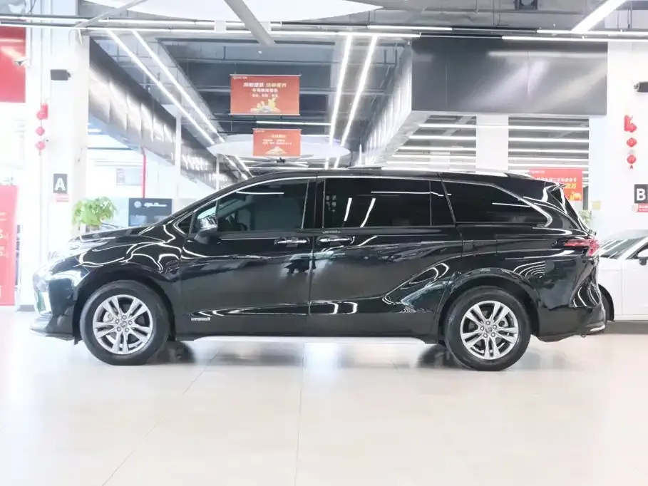 Toyota Granvia — фото 6