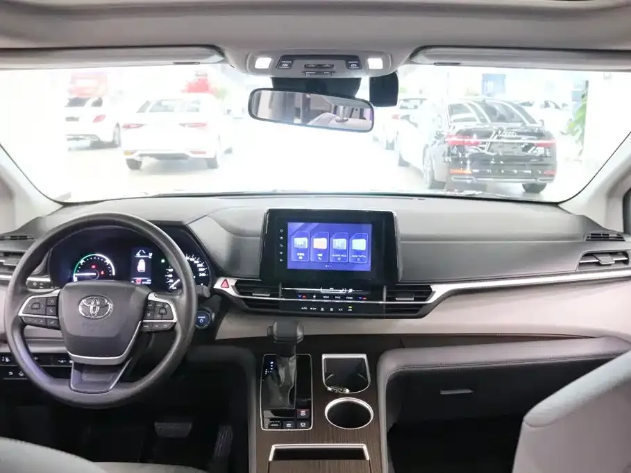 Toyota Granvia — фото 8