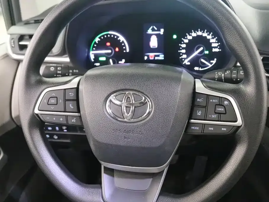 Toyota Granvia — фото 10