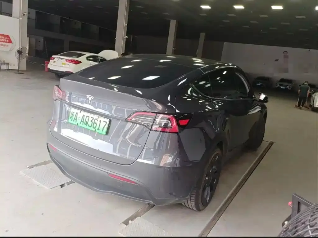 Tesla Model Y — фото 9