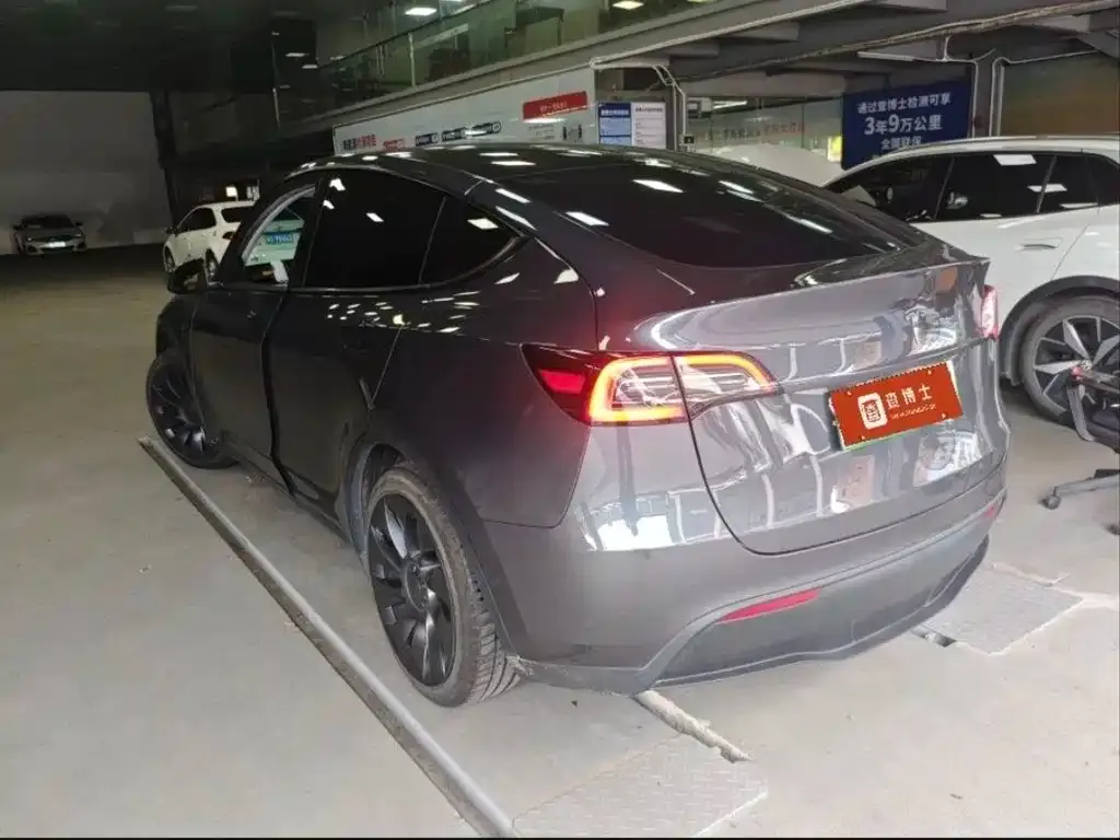 Tesla Model Y — фото 10