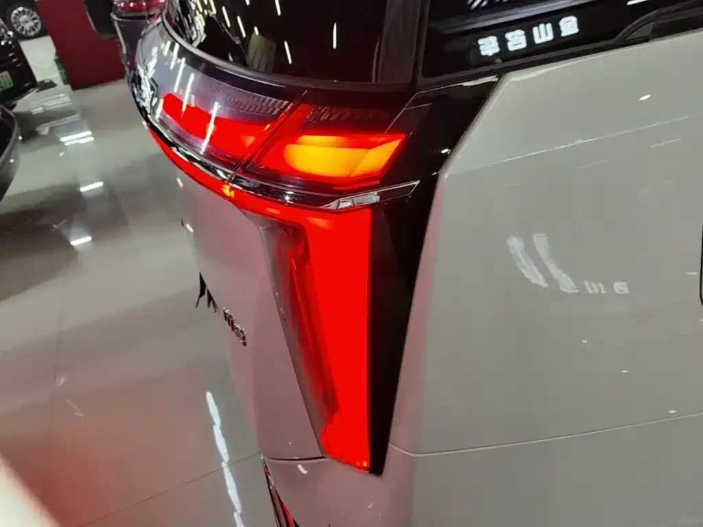GAC Motor Trumpchi M8 — фото 3