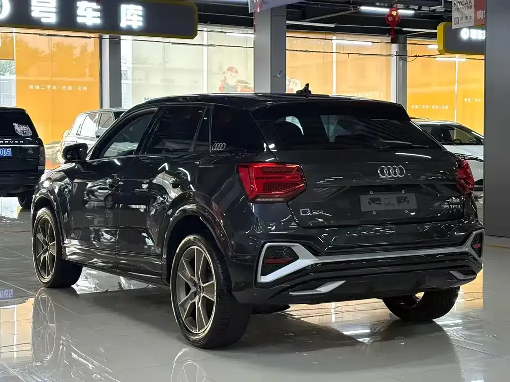 Audi Q2L — фото 8